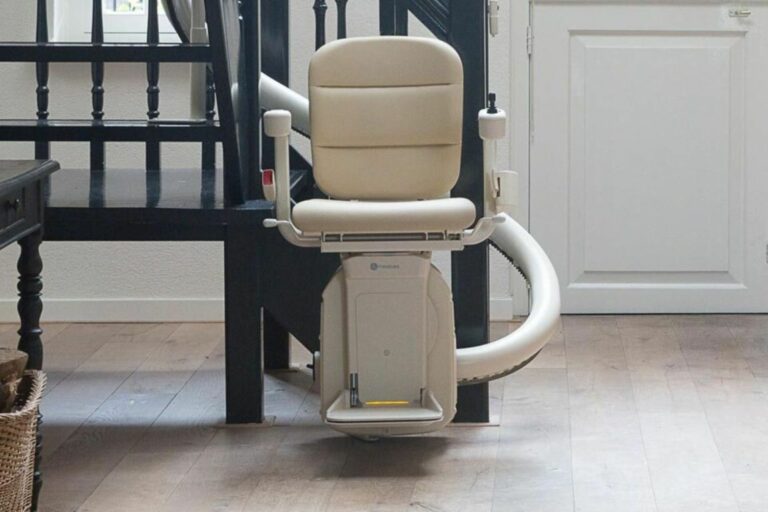 Esplora le tipologie di montascale: a poltroncina, piattaforma e portatili (cing...