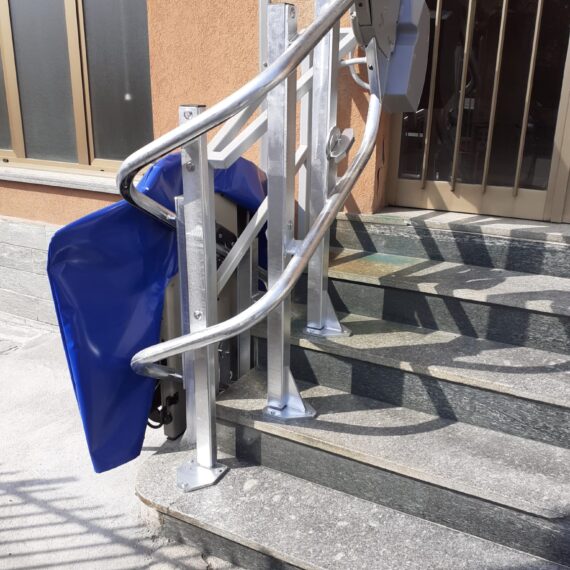 Tecnosan - Garaventa ARTIRA - montascale a pedana per esterni