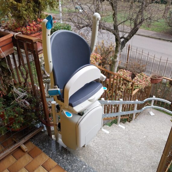 Tecnosan - Handicare 4000 - montascale a poltroncina per interno o esterno