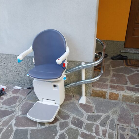 Tecnosan - Handicare 4000 - montascale a poltroncina per scale curve